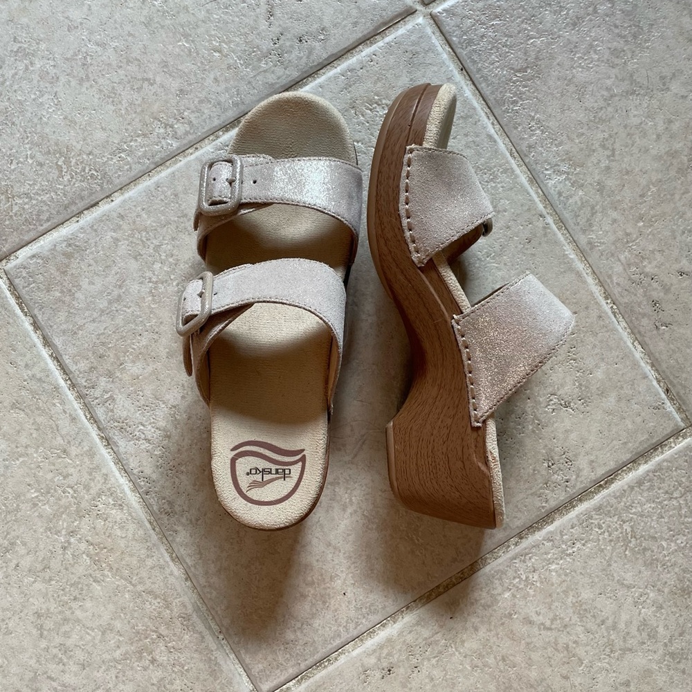 Dansko Light Beige With Sparkle Clogs. Size 37. F… - image 1